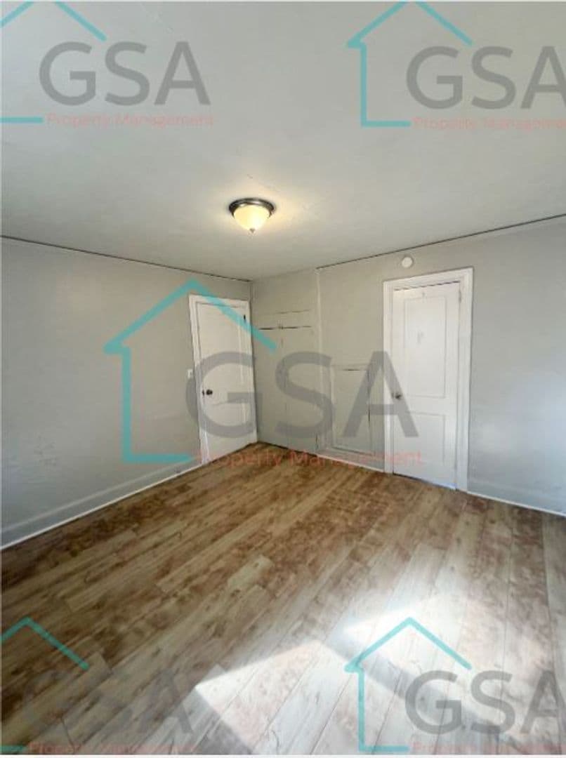 Greenville Apartment: _,_