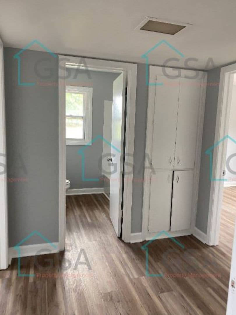Seneca Apartment: 401 S. Fairplay Street