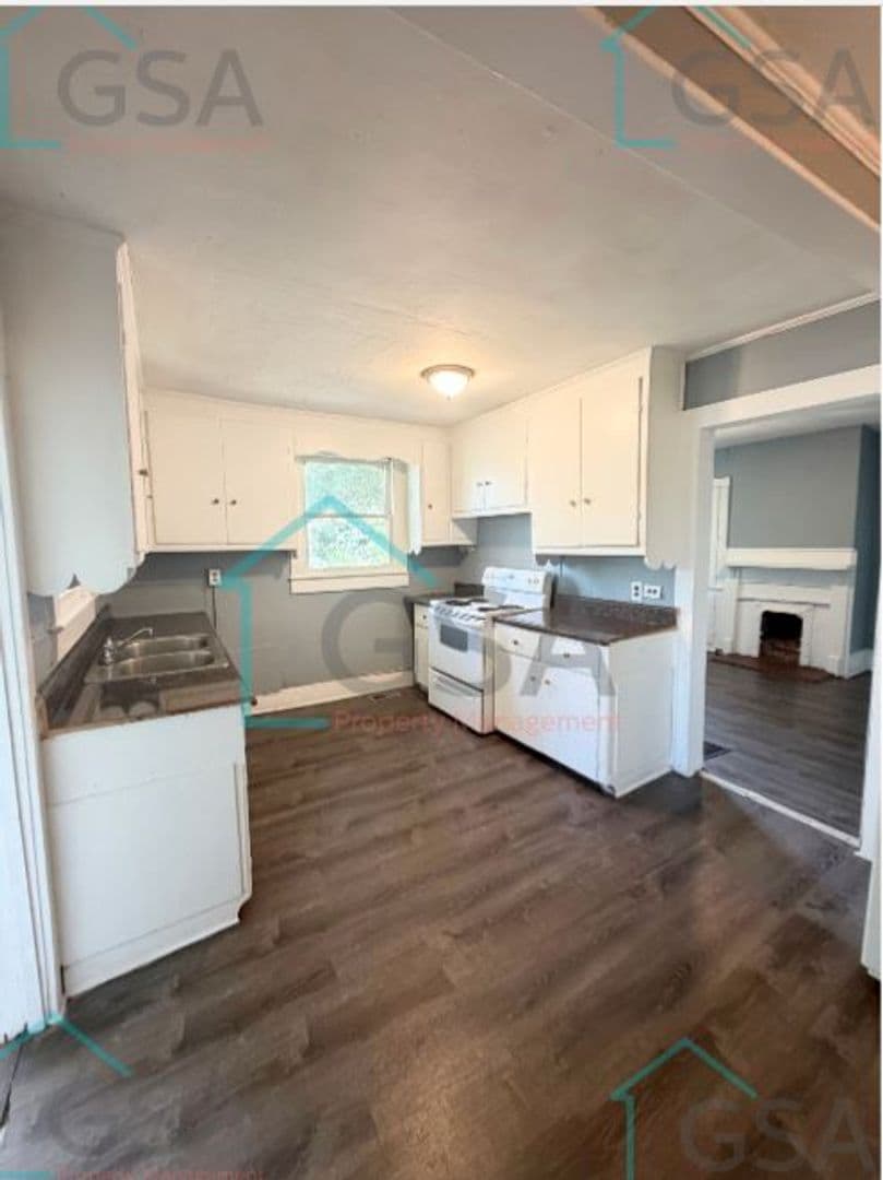 Greenville Apartment: _,_