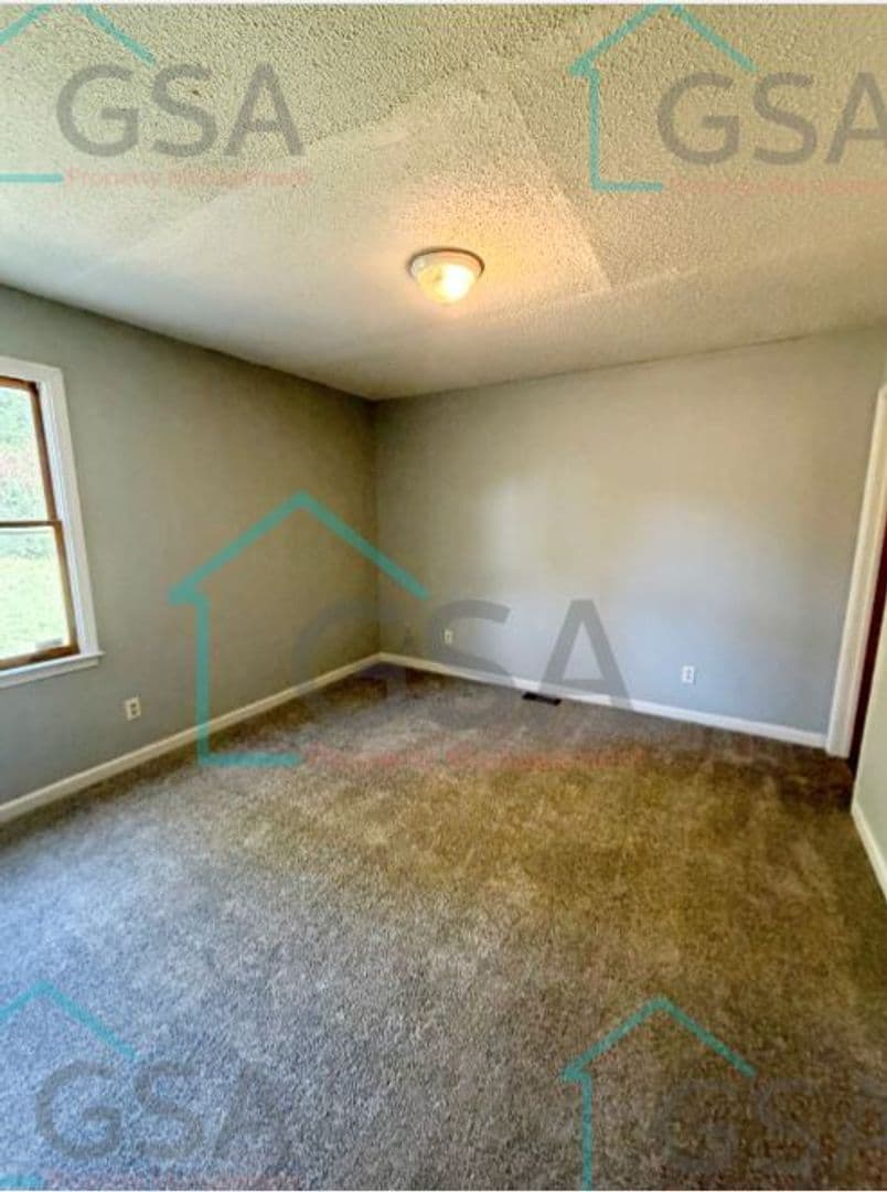 Greenville Apartment: -