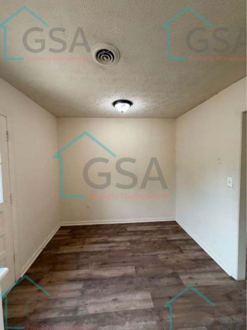 Greenville Apartment: -