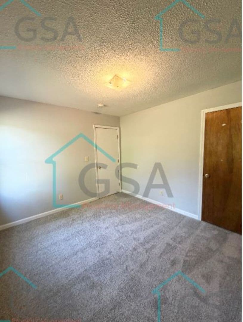 Greenville Apartment: -
