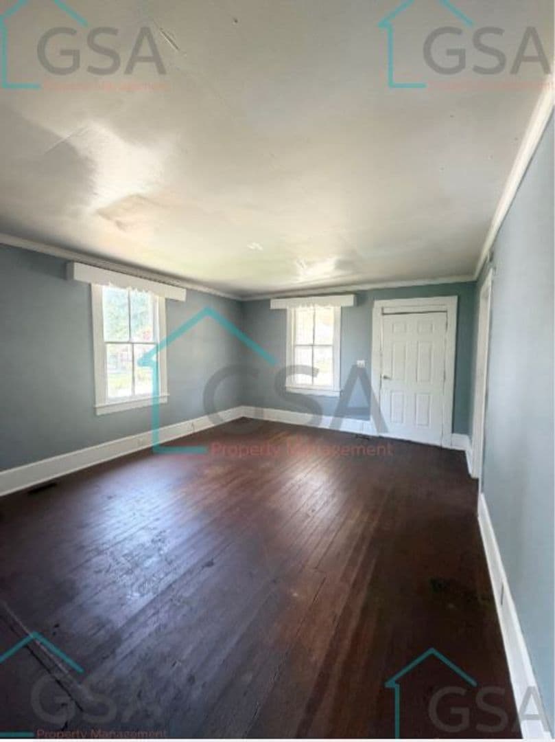 Greenville Apartment: _,_