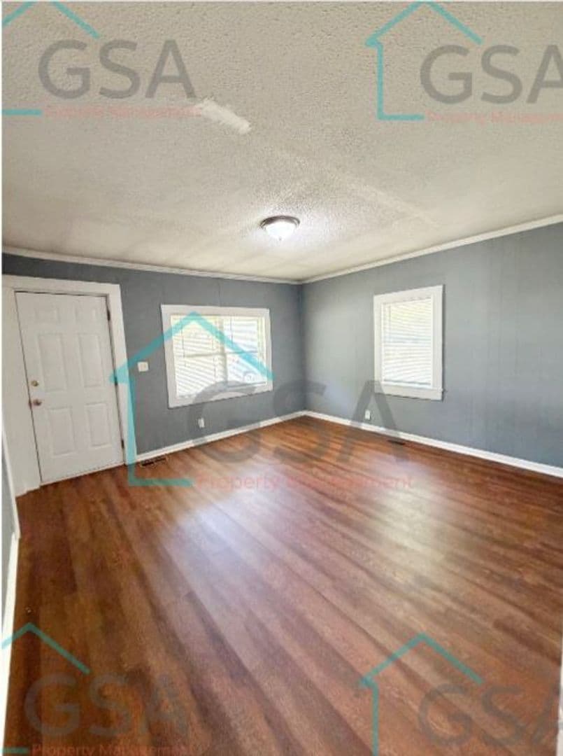 Greenville Apartment: -