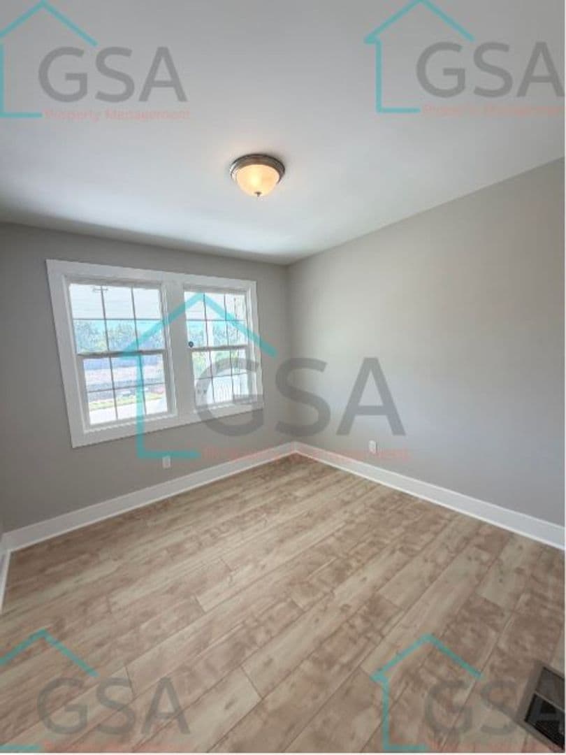 Spartanburg House: 694 Saxon Avenue