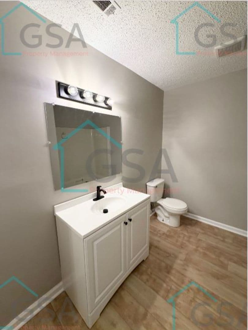 Greenville Apartment: -