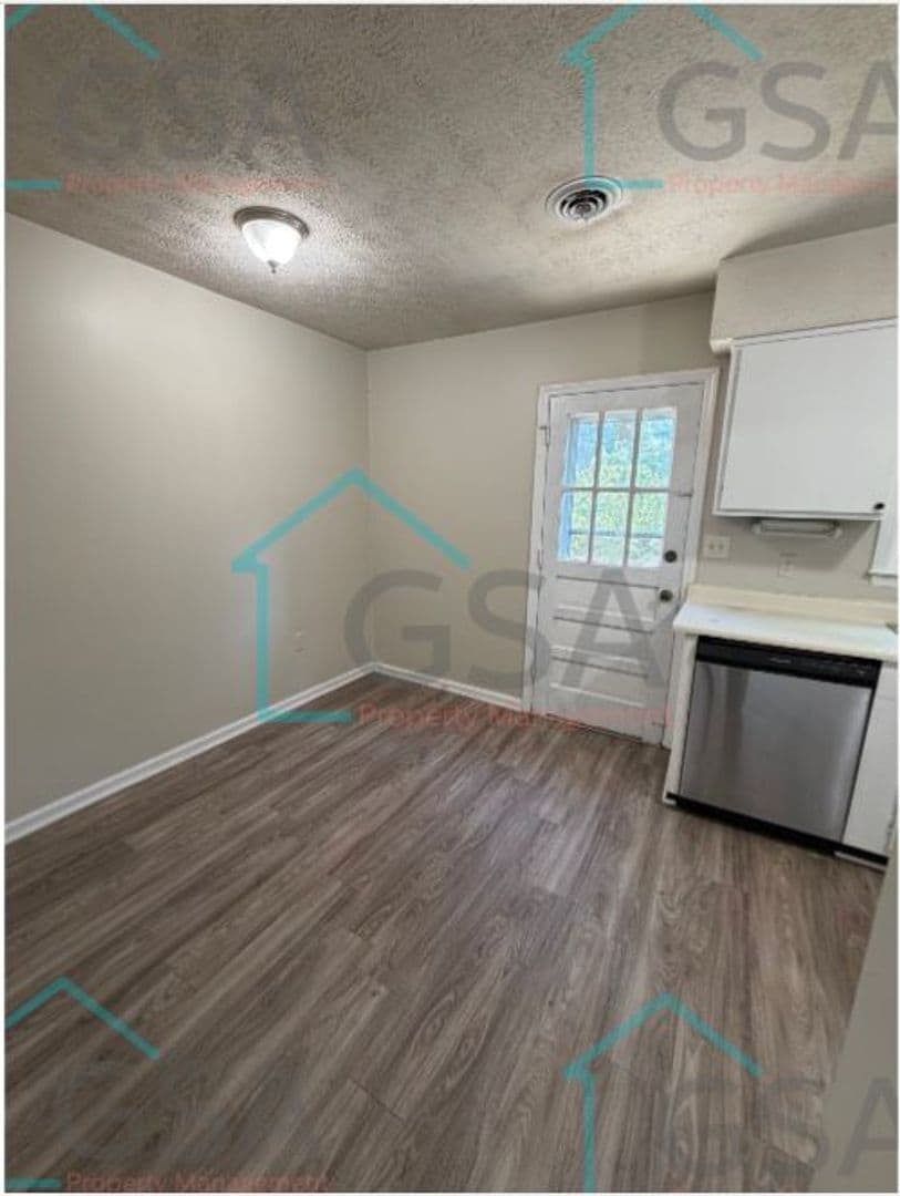 Greenville Apartment: -