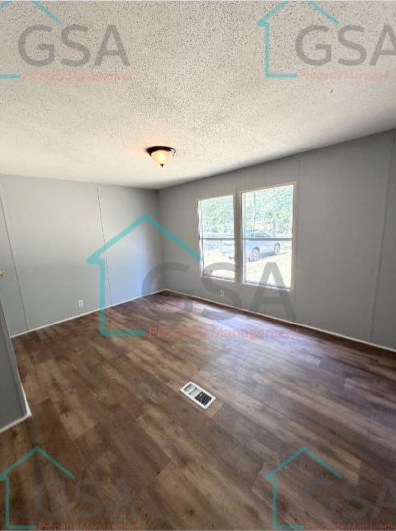 Pelzer Apartment: 304 Chevy Chase Blvd