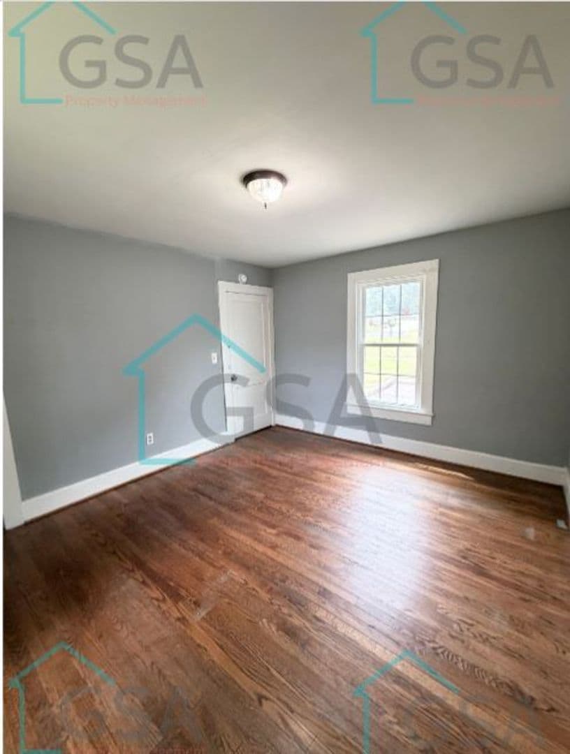 Greenville Apartment: -