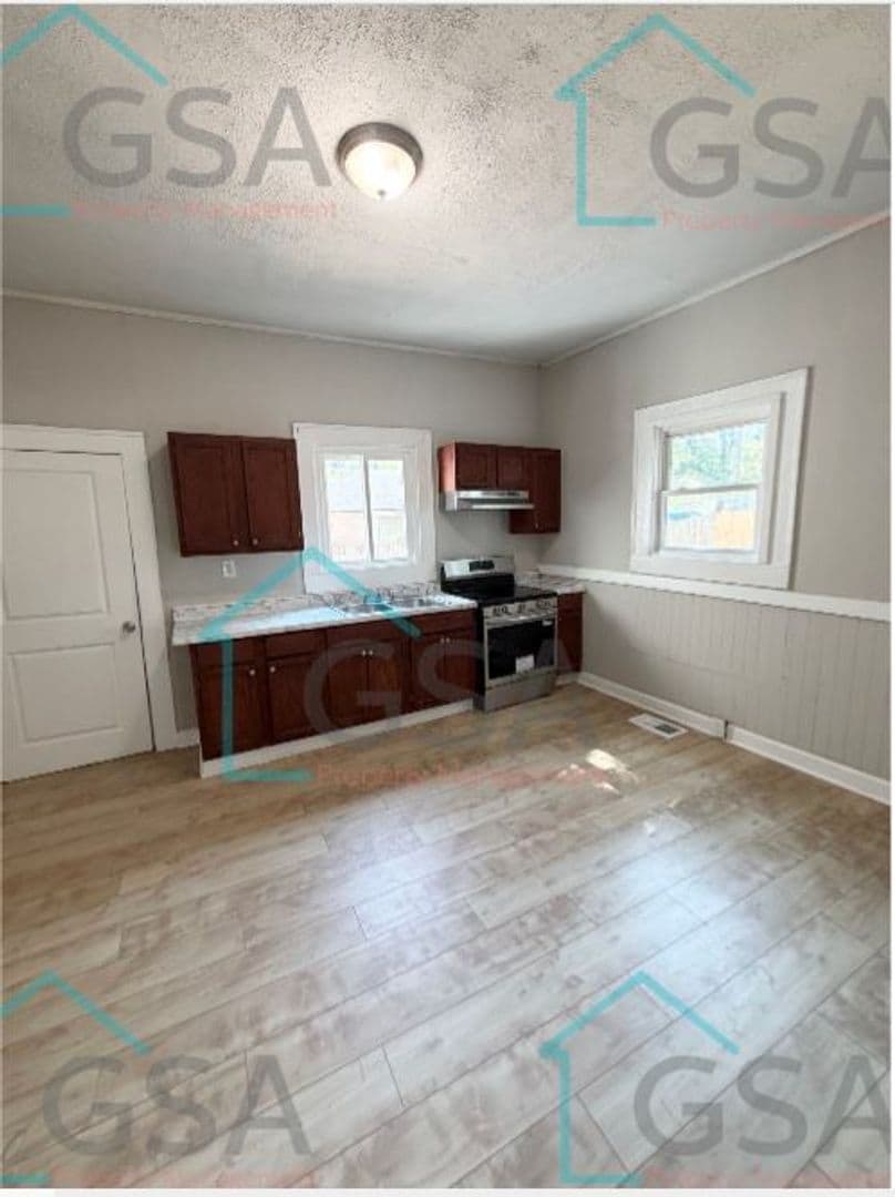 Greenville Apartment: -