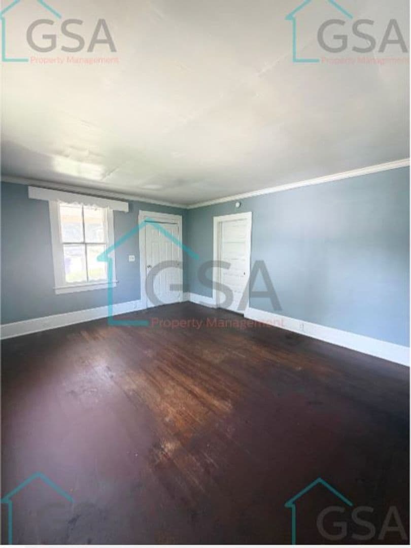 Greenville Apartment: _,_