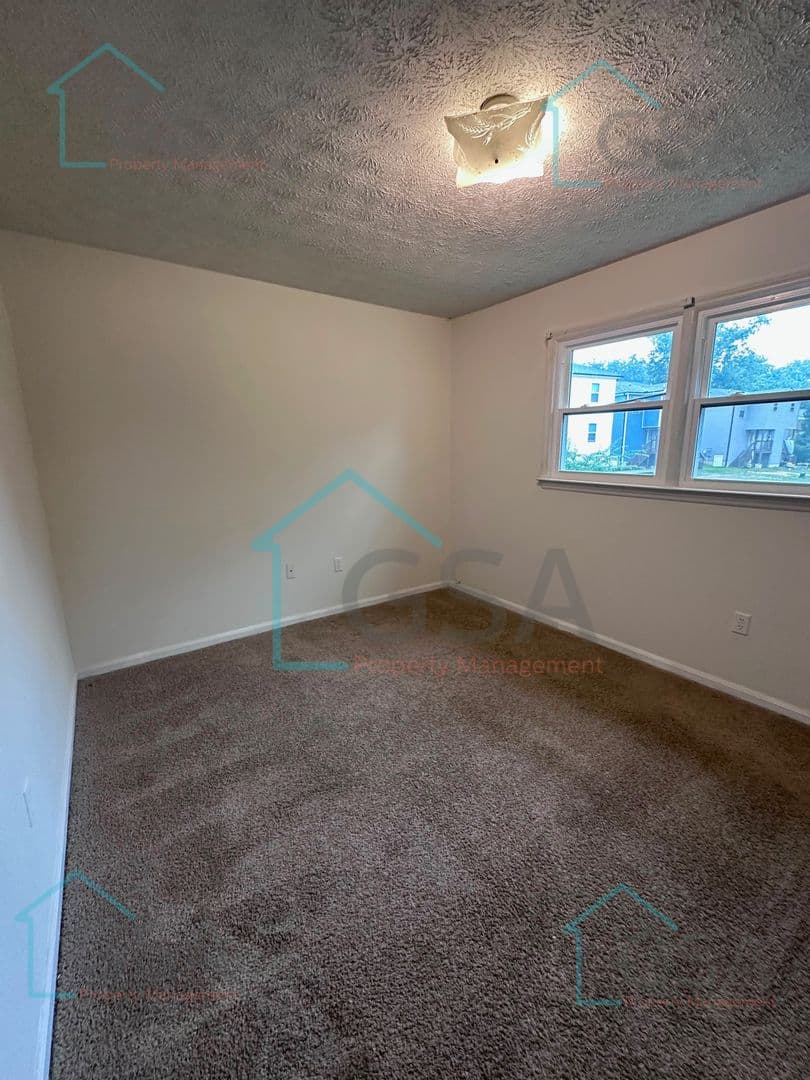 Greenville Apartment: -