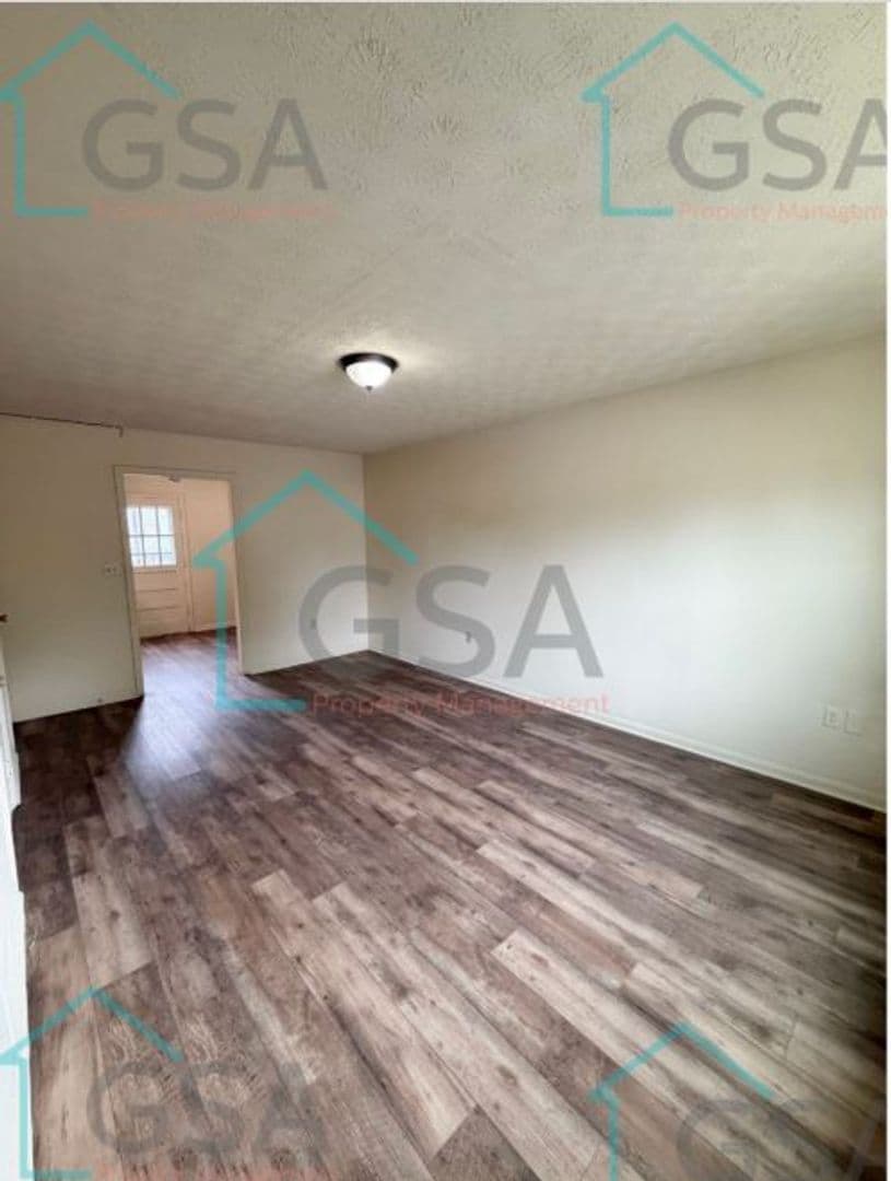 Greenville Apartment: -
