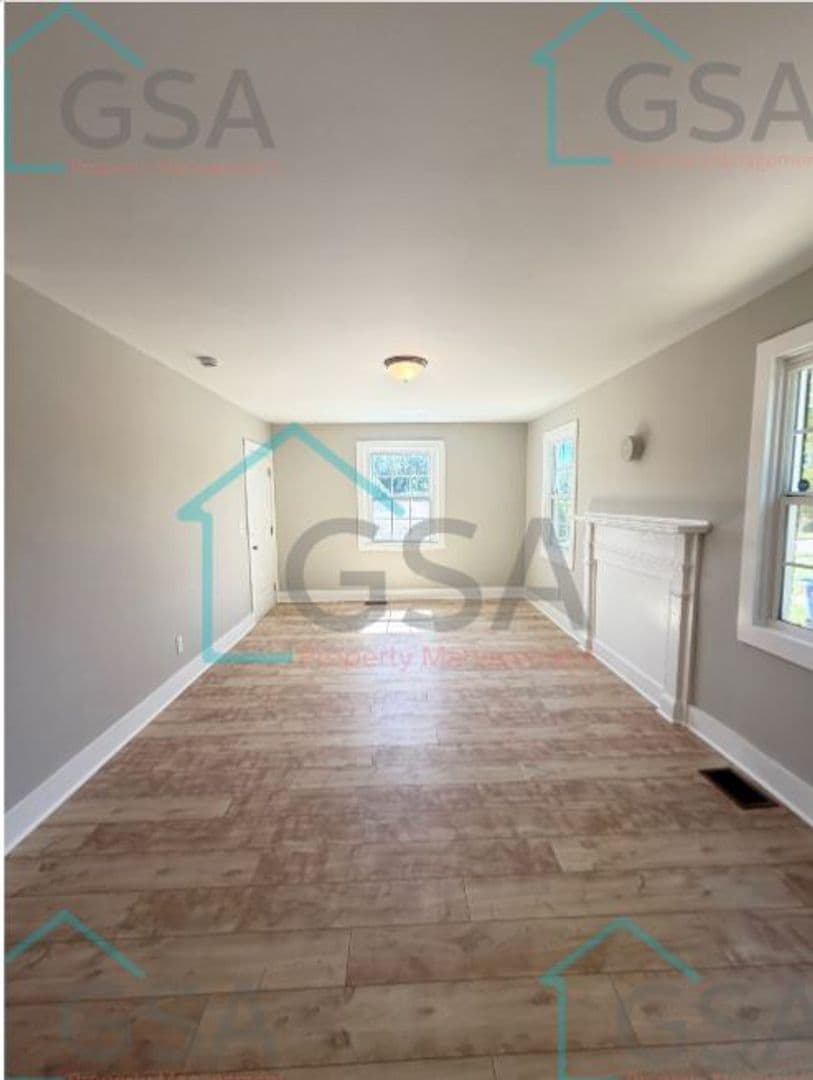 Spartanburg House: 694 Saxon Avenue