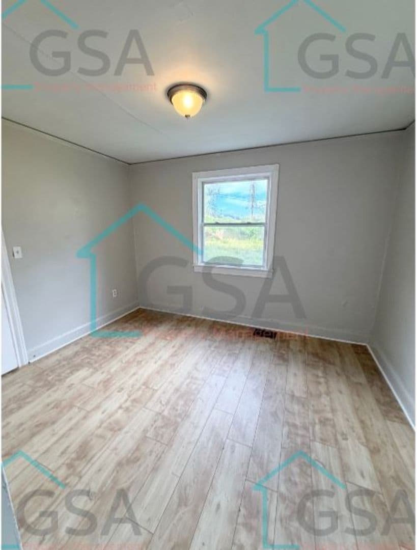Greenville Apartment: _,_