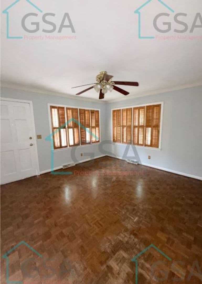 Greenville Apartment: _,_