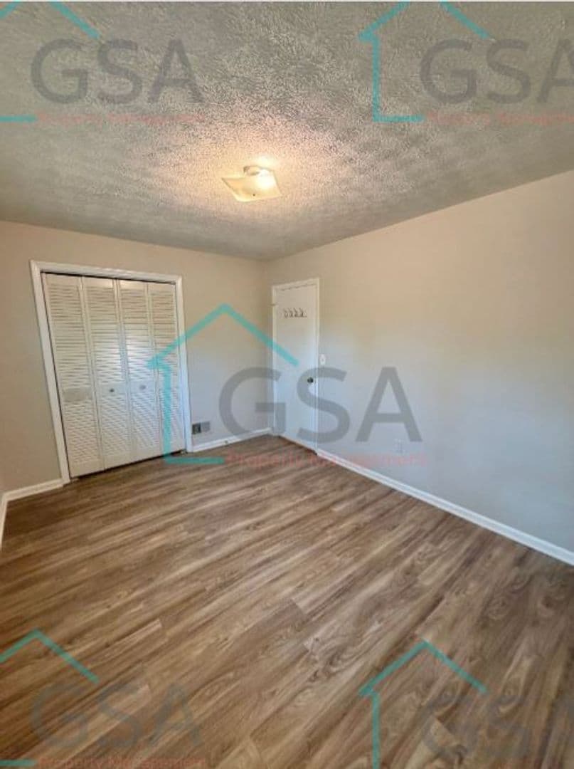 Greenville Apartment: -