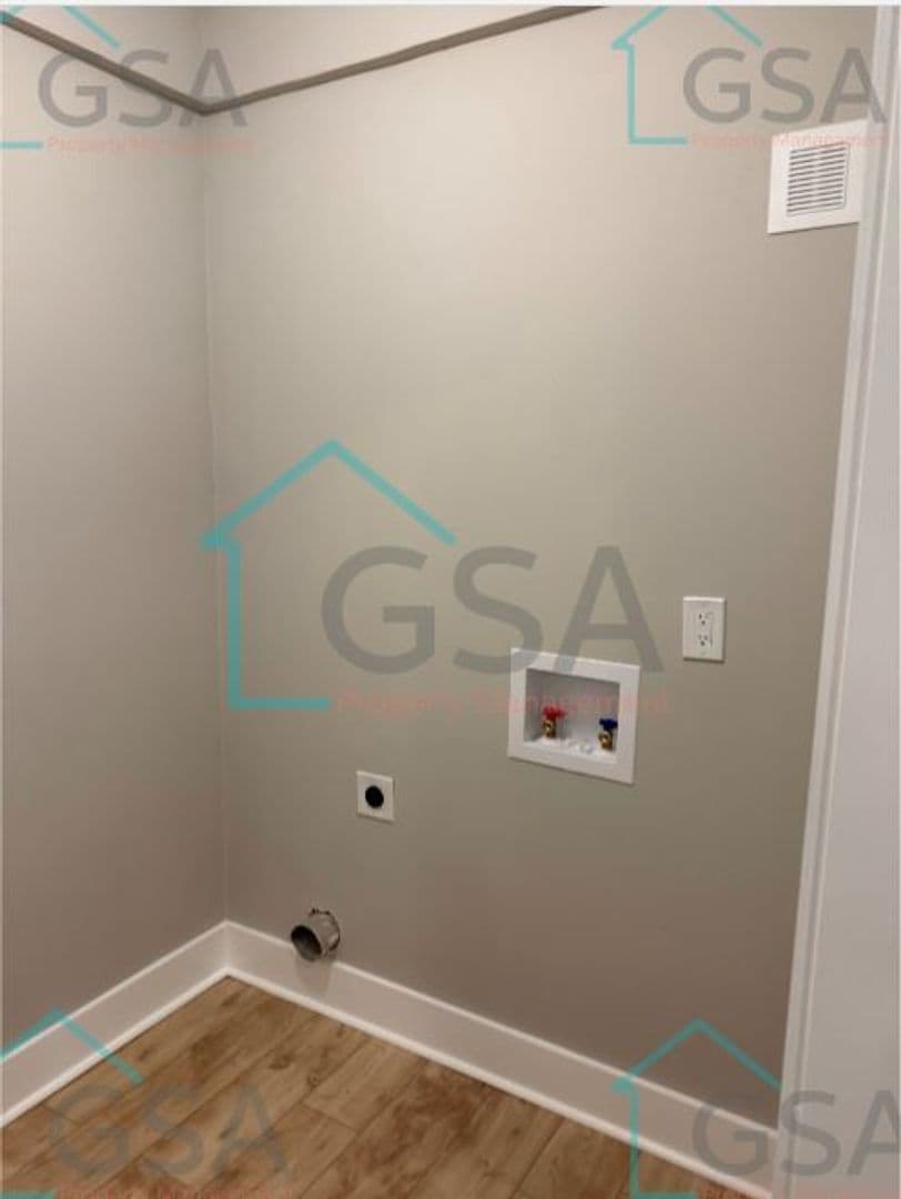 Spartanburg House: 694 Saxon Avenue
