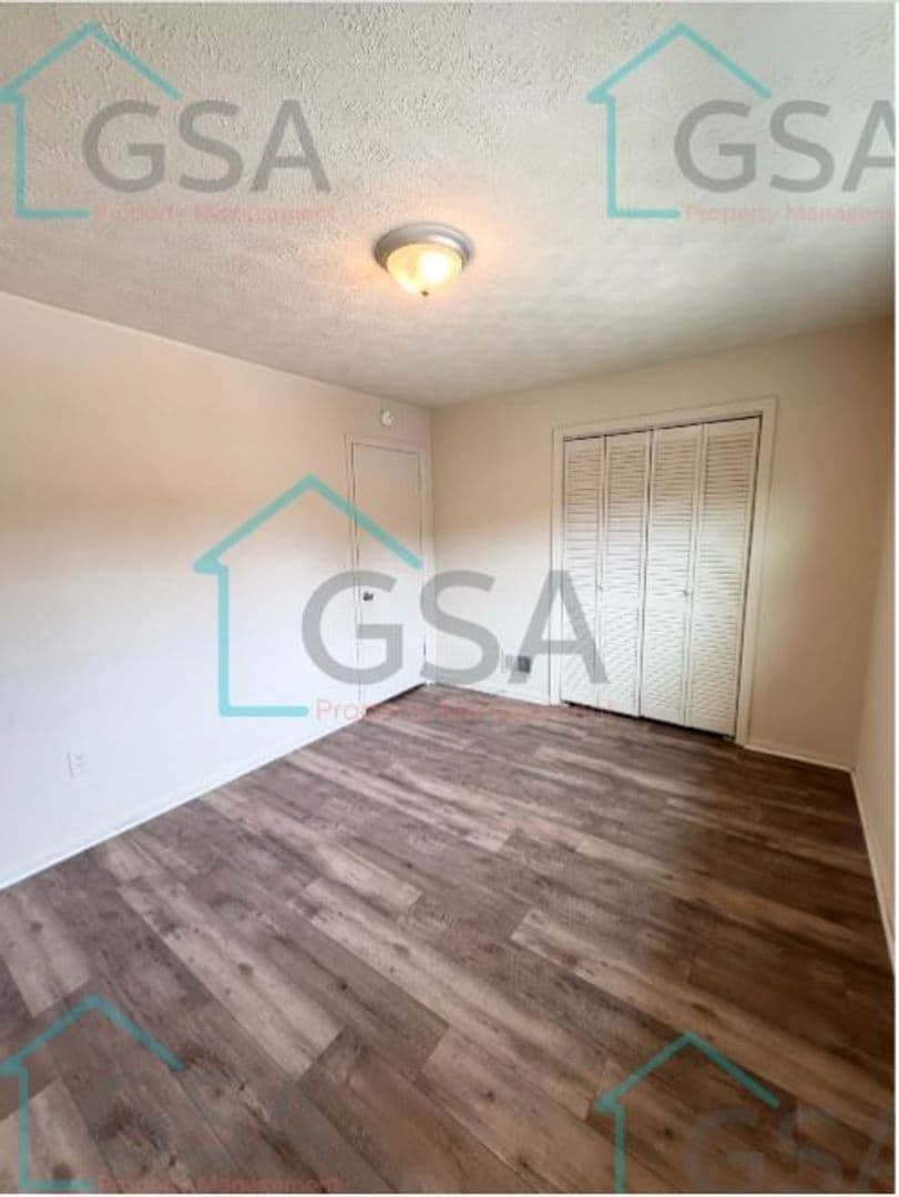 Greenville Apartment: -