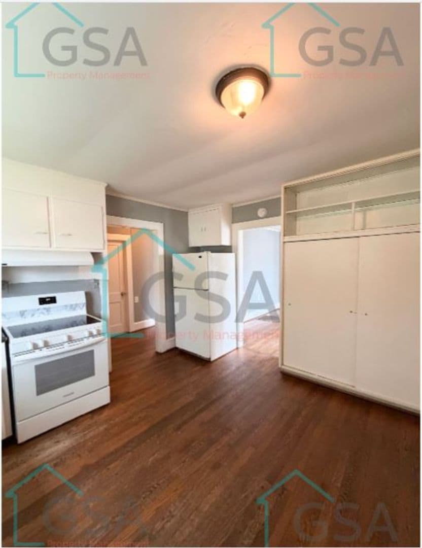 Greenville Apartment: -