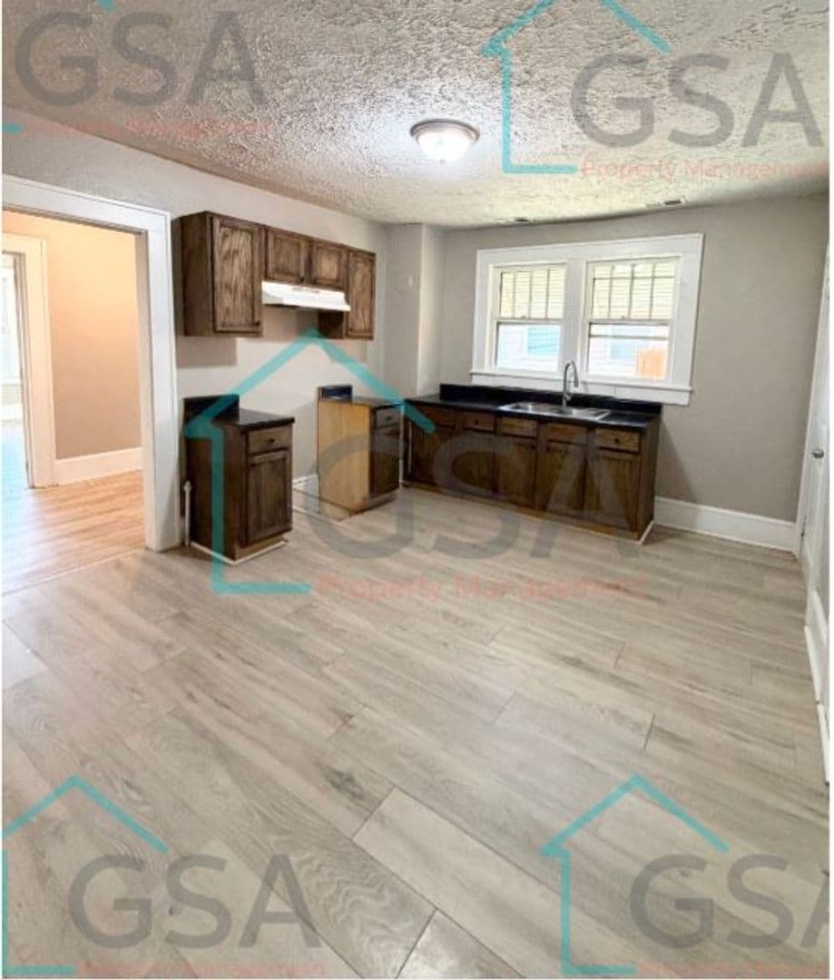 Greenville Apartment: 4113 East North Street