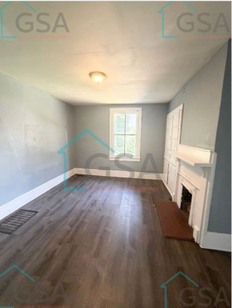 Greenville Apartment: _,_