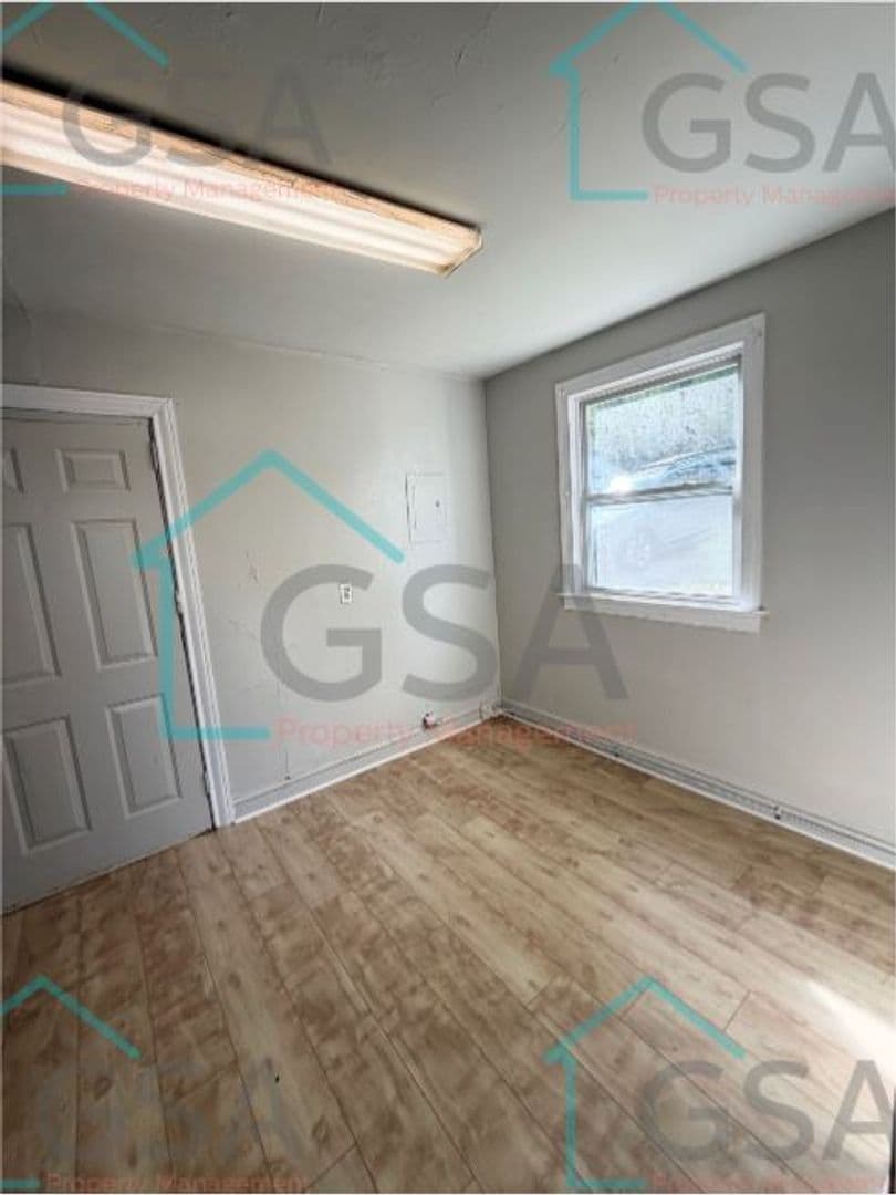 Greenville Apartment: _,_