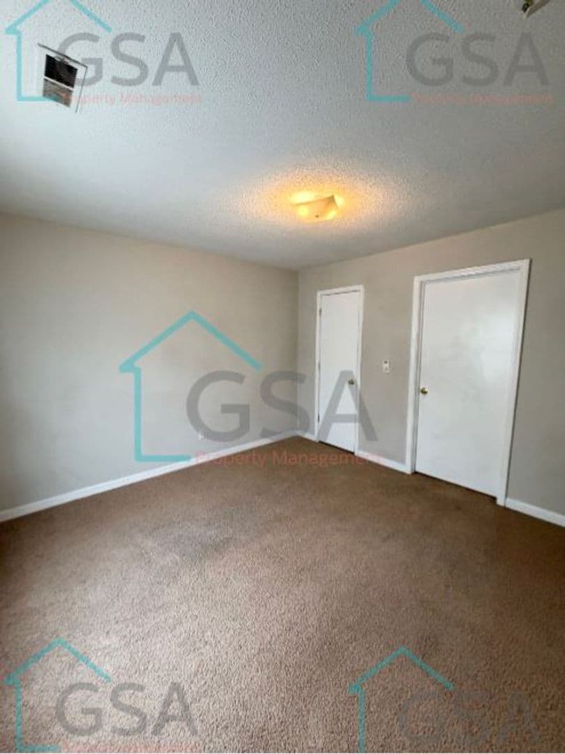Greenville Apartment: _,_