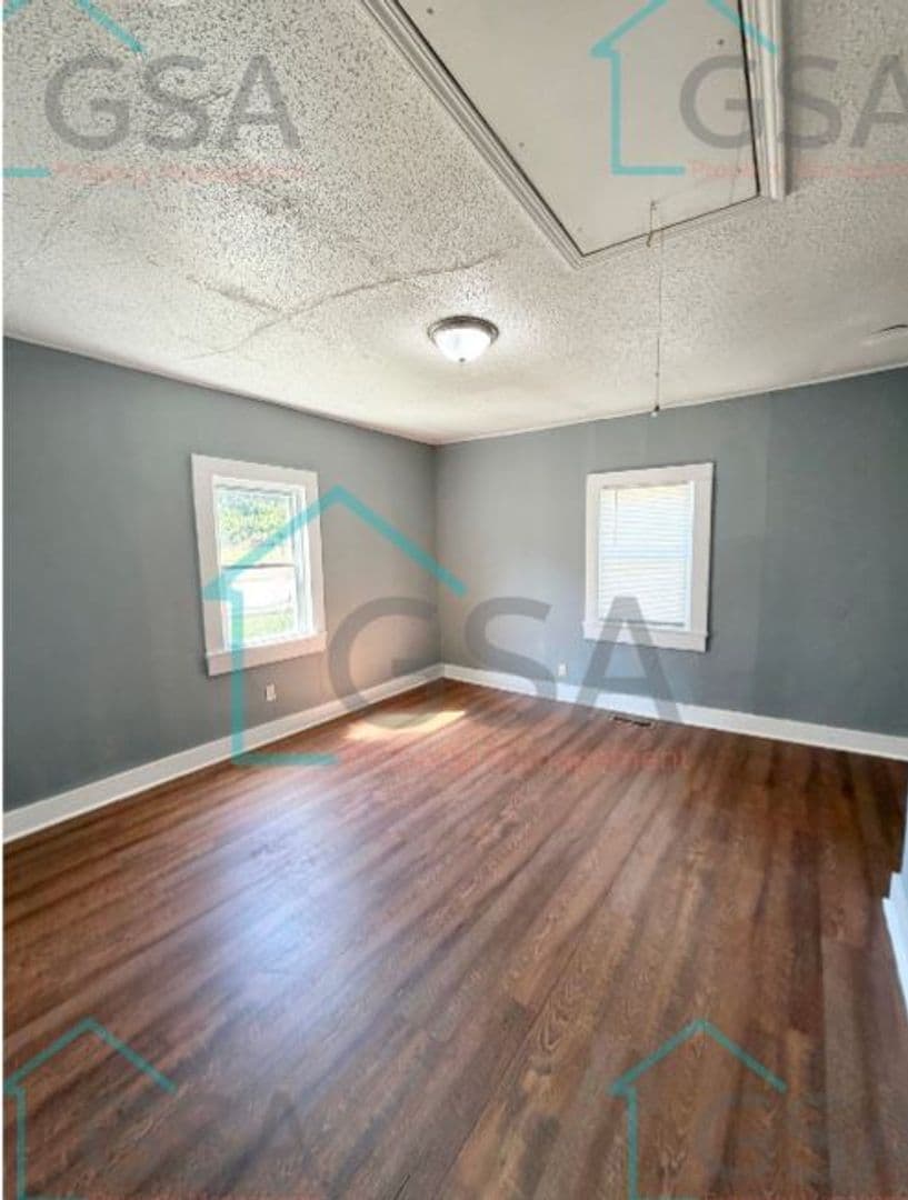 Greenville Apartment: -