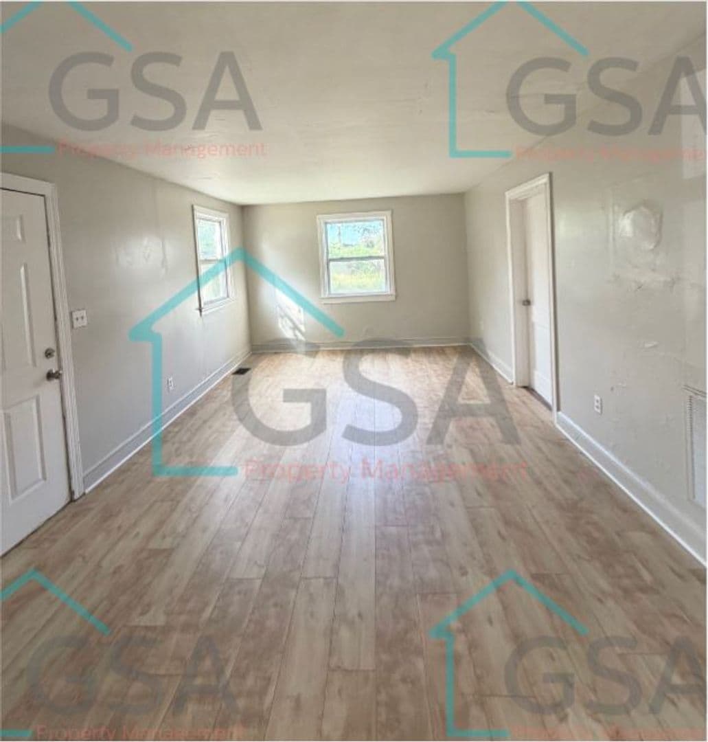 Greenville Apartment: _,_
