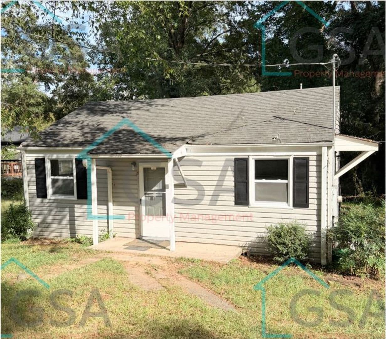 Greenville Apartment: _,_
