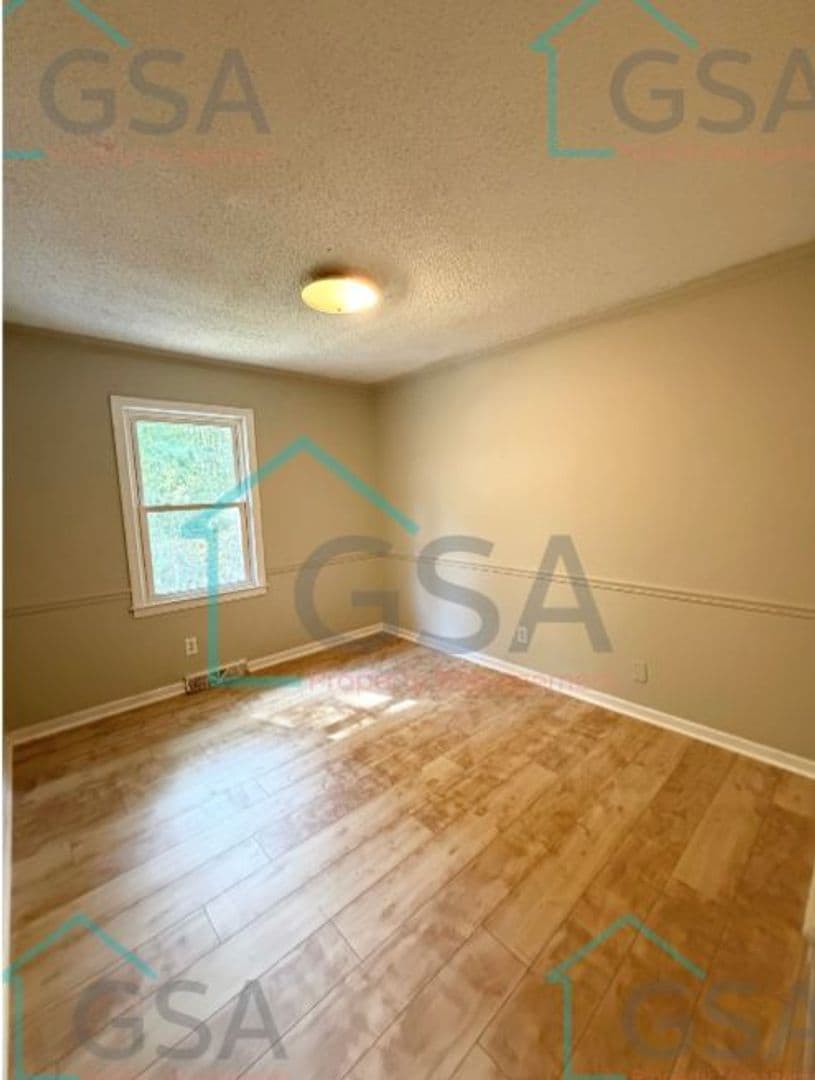 Greenville Apartment: _,_