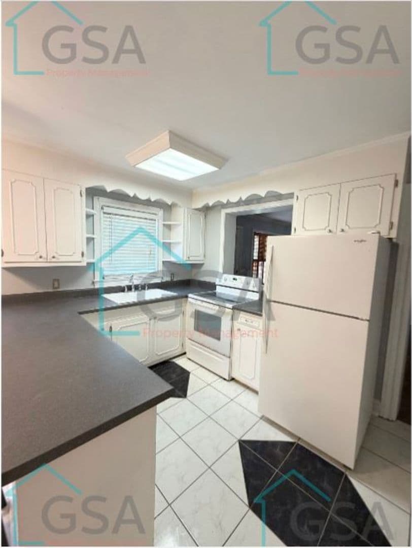 Greenville Apartment: _,_