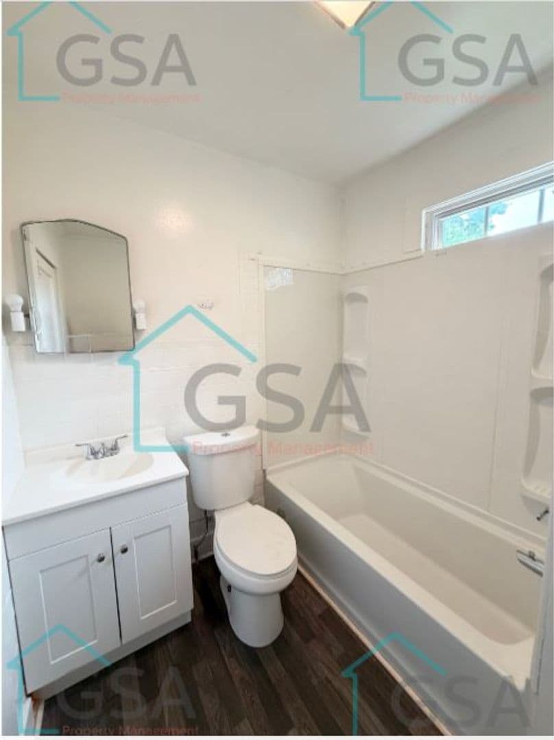 Greenville Apartment: -