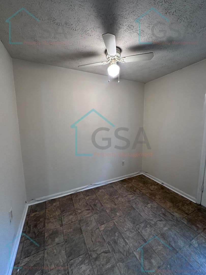 Greenville Apartment: -