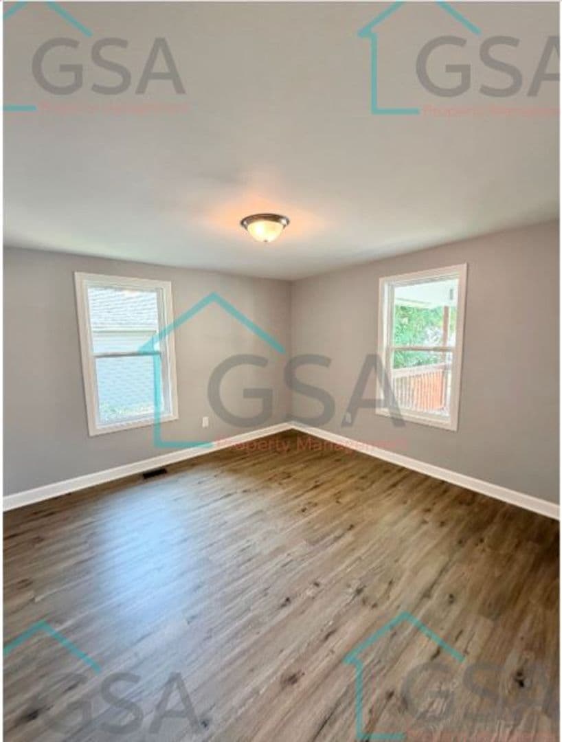 Greenville Apartment: -