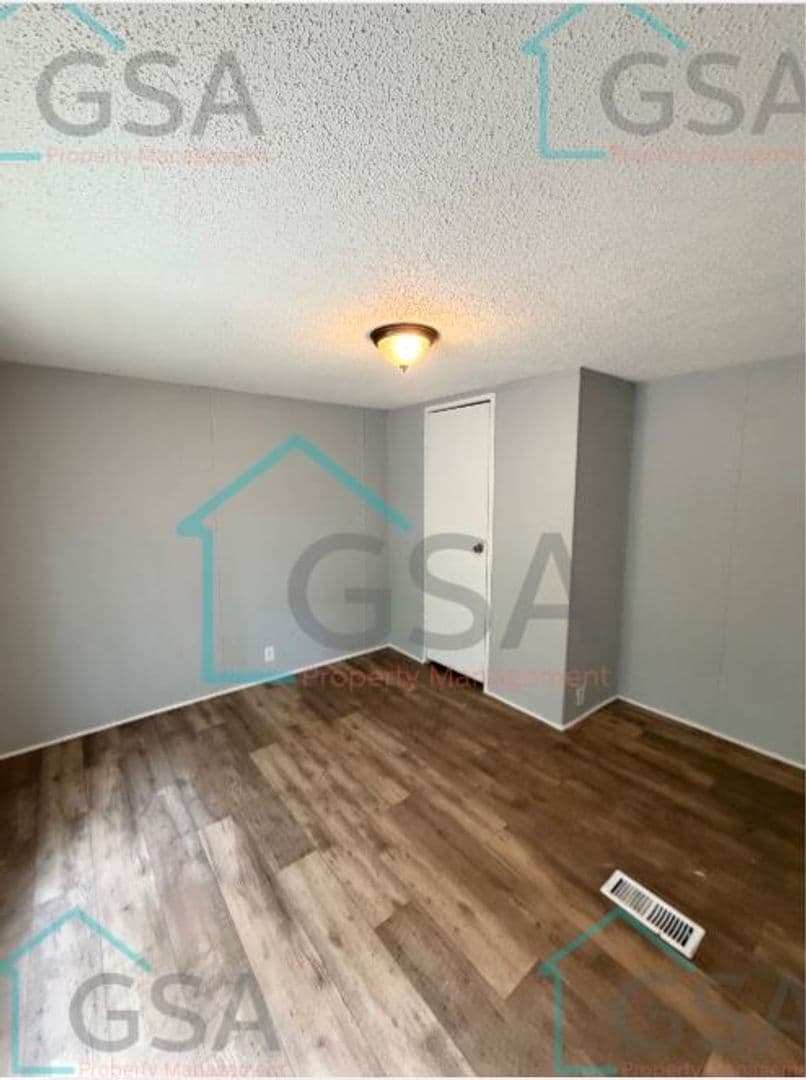 Pelzer Apartment: 304 Chevy Chase Blvd