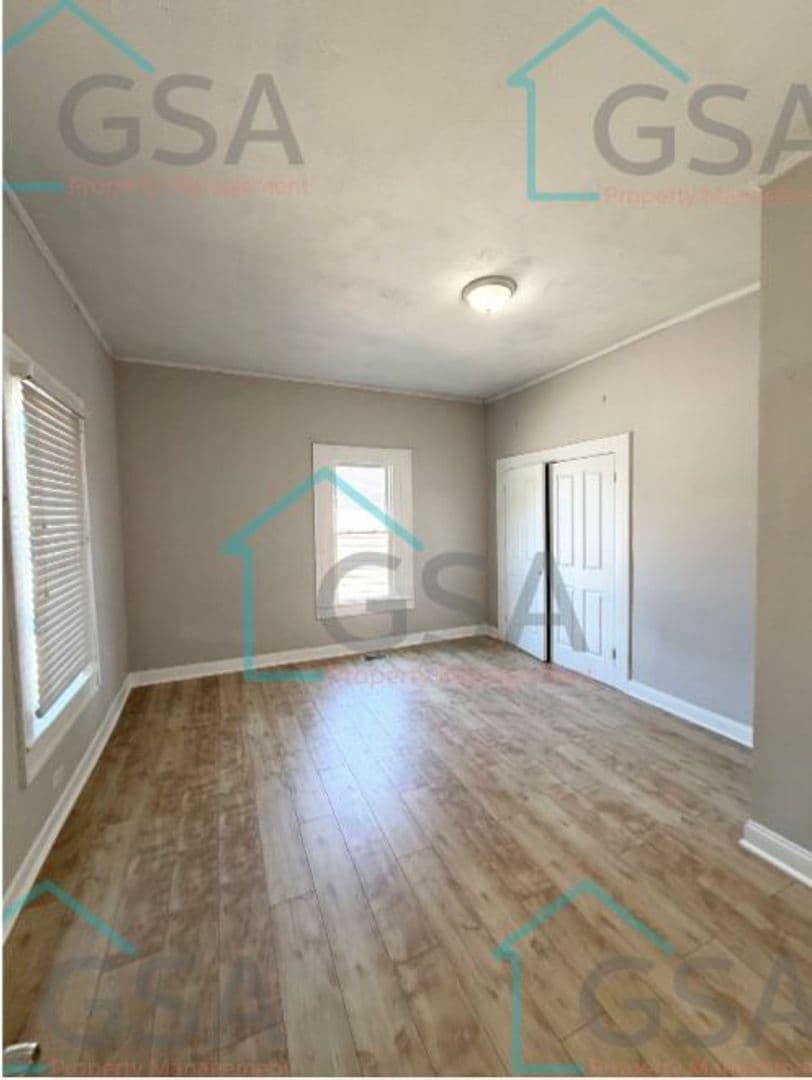 Greenville Apartment: -