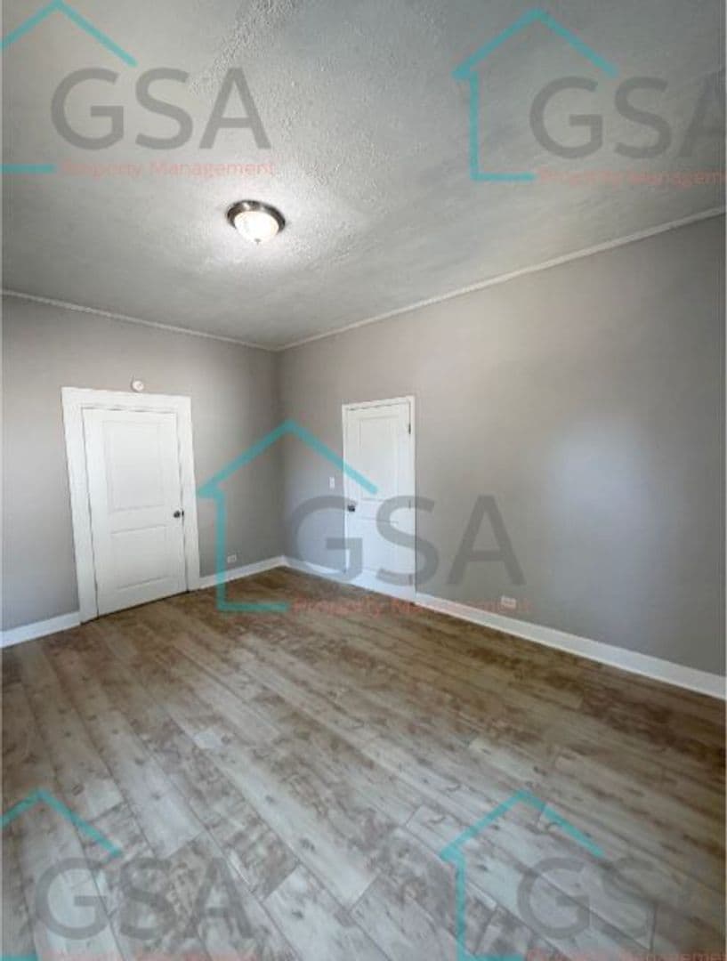 Greenville Apartment: -