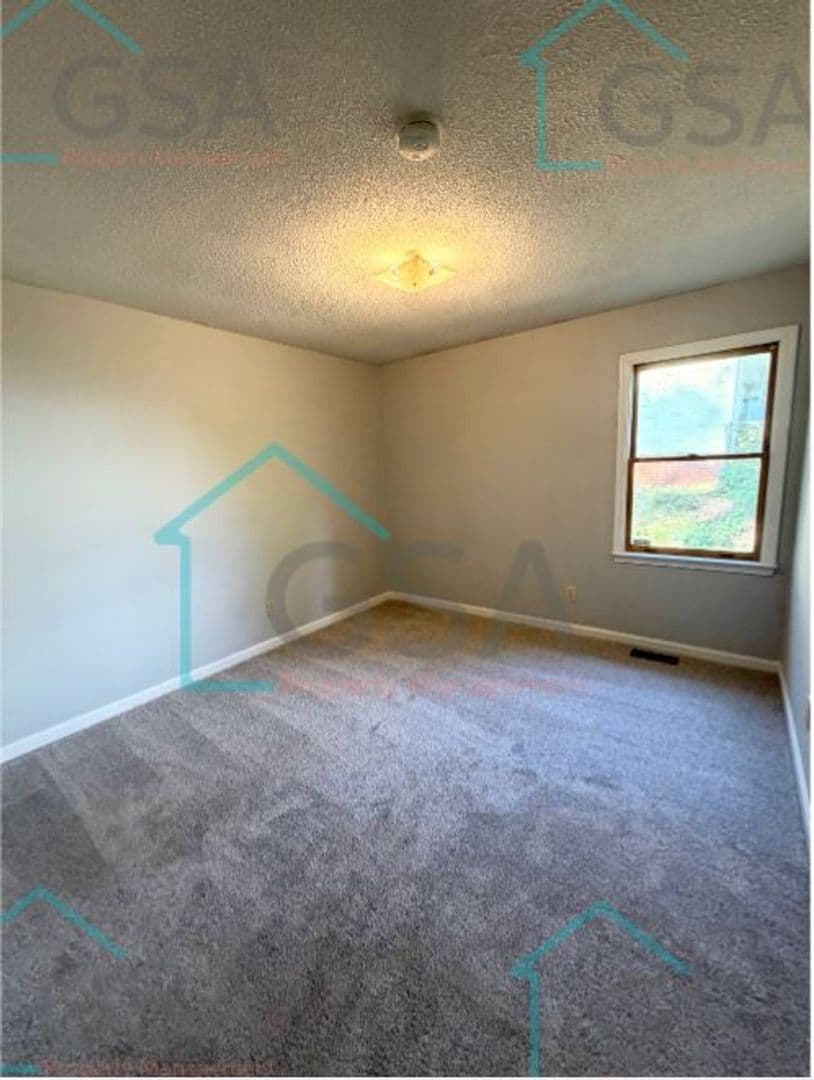 Greenville Apartment: -