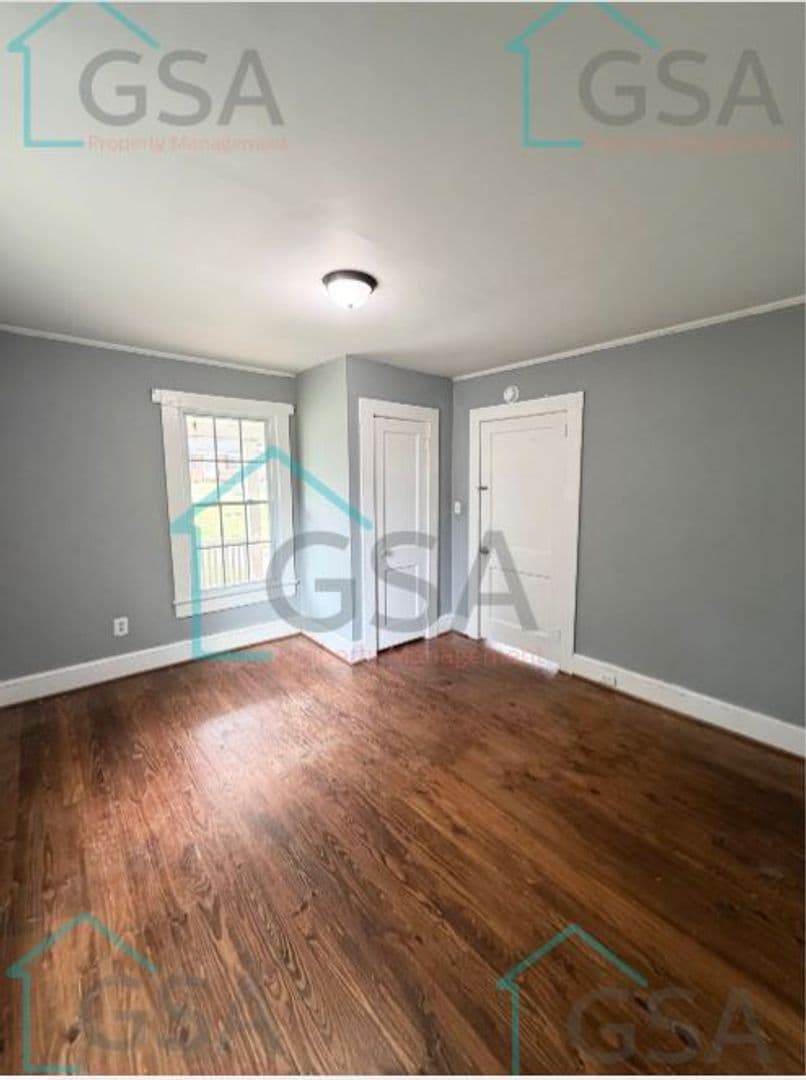 Greenville Apartment: -