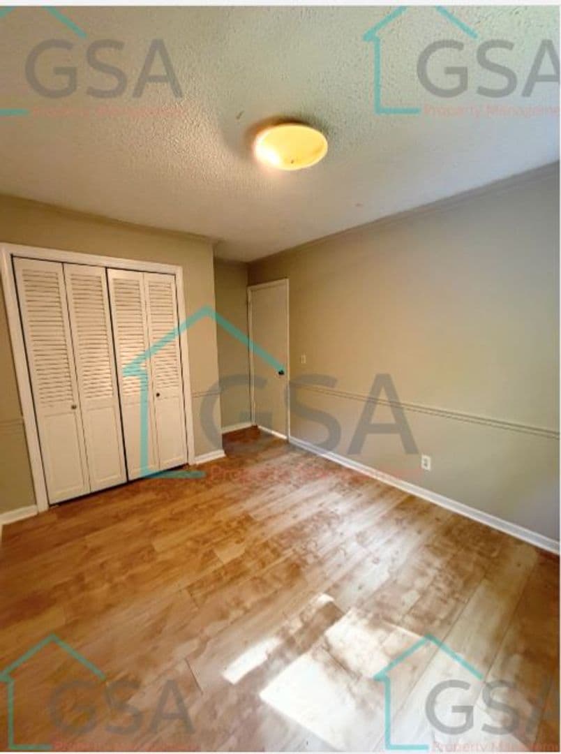 Greenville Apartment: _,_