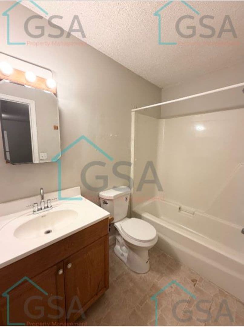 Greenville Apartment: _,_