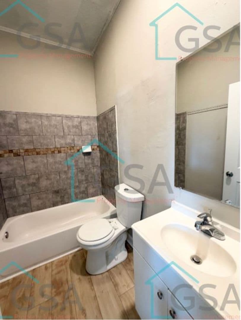 Greenville Apartment: -