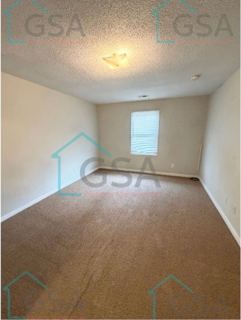 Greenville Apartment: _,_
