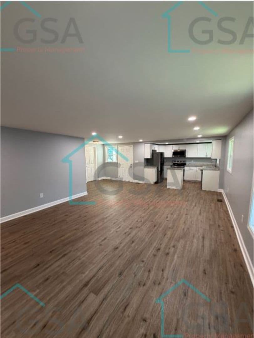 Greenville Apartment: -