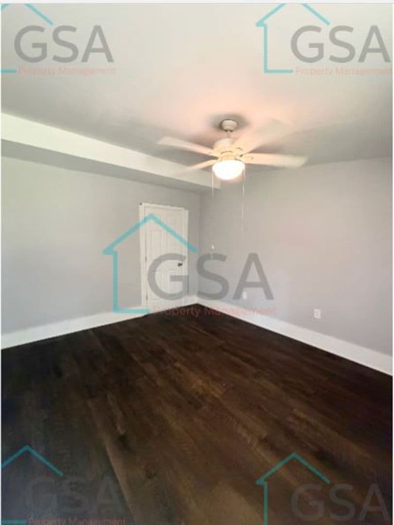 Greenville Apartment: _,_