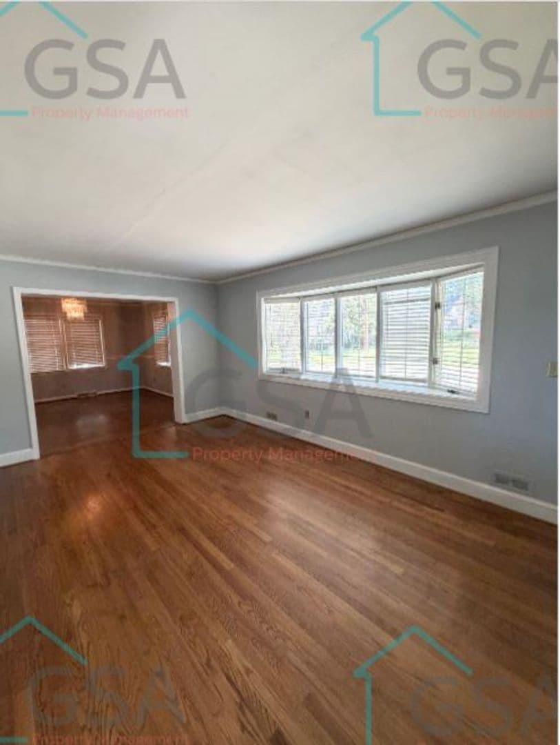Greenville Apartment: _,_