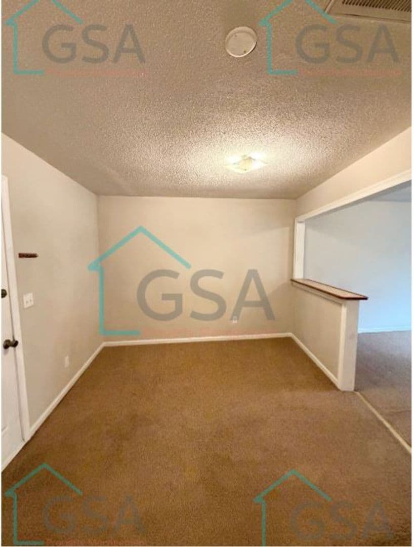 Greenville Apartment: _,_