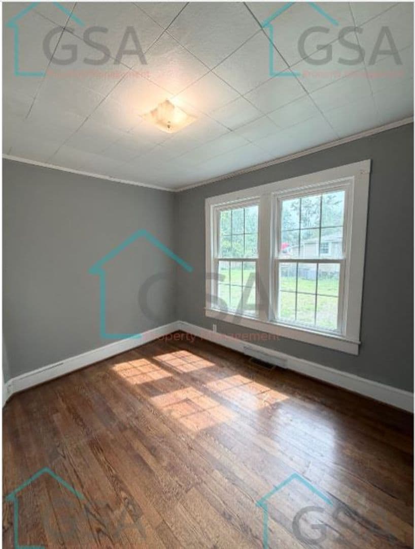Greenville Apartment: -